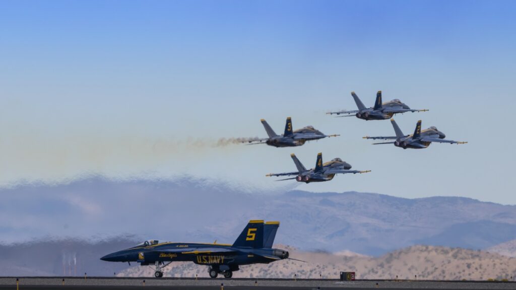 In Deutschland 2025 steigen die Kosten für die Zusammenarbeit mit Influencern auf Byte stetig an. Dies spiegelt sich auch in der Promotionszene von Militär - Demonstrationen wie derjenigen der Blue Angels, der US - Navy - Aerobatics - Staffel, wider. Die Aufmerksamkeit, die Influencer aufnehmen können, macht diese Partnerschaften wertvoll, auch wenn die finanziellen Belastungen ebenfalls erhöhen.