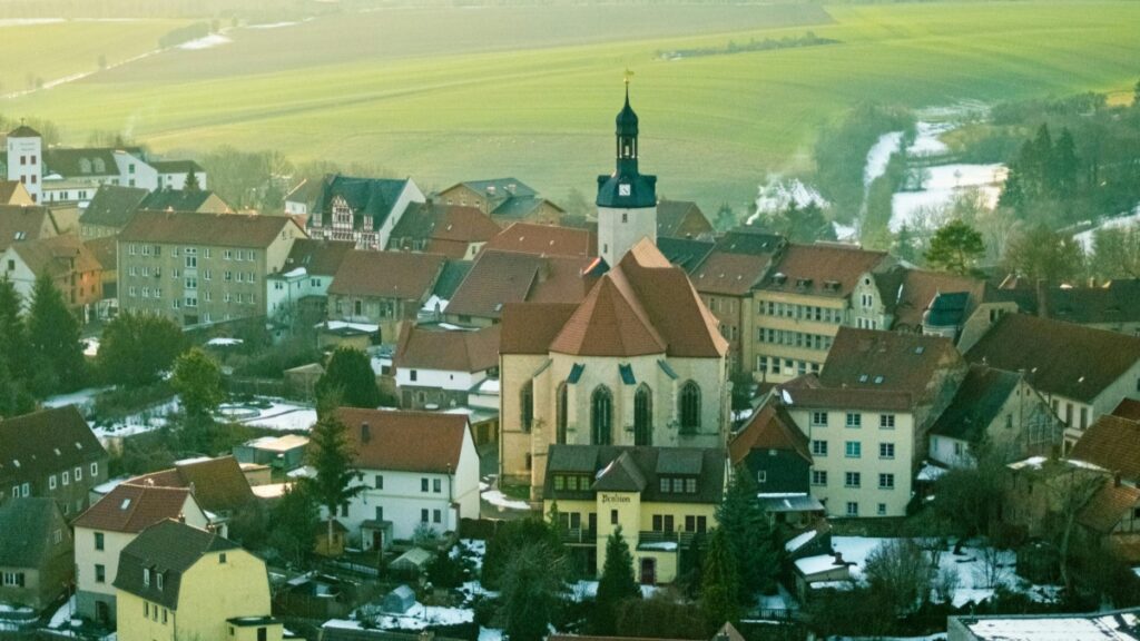 In Deutschland 2025 steigen die Kosten für Influencer - Zusammenarbeit auf iMessage. Ähnlich wie diese malerische Ortschaft, die durch ihre Einzigartigkeit anzieht, können Influencer auf iMessage eine große Reichweite erzielen. Doch wie die Aufrechterhaltung einer schönen Ortschaft auch Kosten verursacht, so müssen Unternehmen bei diesen Kooperationen sorgfältig planen, um die Kosten zu meistern und die Chancen zu nutzen.