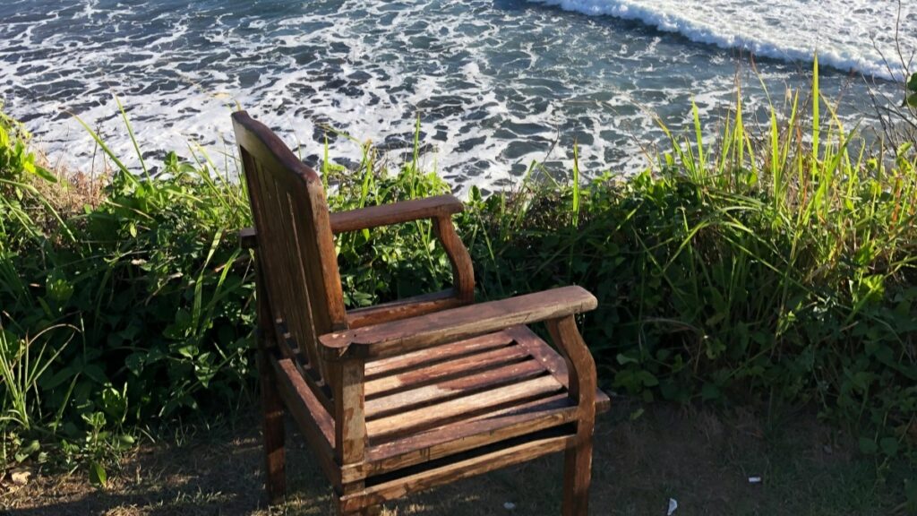 Gambar ini menunjukkan sebuah kursi kayu yang terletak di tepi pantai, dengan ombak - ombak laut yang berputar di latar belakang. Di Indonesia tahun 2025, standar biaya kerja sama dengan influencer di Byte telah menjadi perhatian penting bagi industri kreatif dan bisnis. Di tengah keindahan alam seperti ini, para perusahaan melihat potensi untuk menggunakan influencer di Byte untuk promosi. Namun, standar biaya yang bervariasi tergantung pada popularitas dan engaged audience influencer di Byte harus diperhitungkan dengan baik saat merencanakan kampanye promosi.